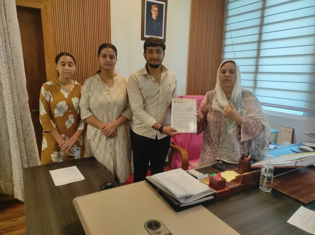 ABVP submits memo to Education Minister Sakeena