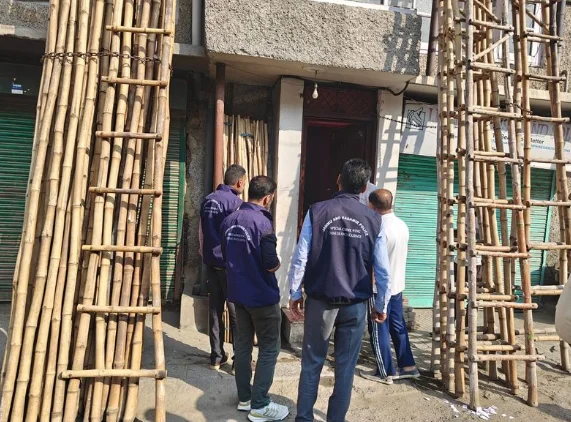 SCW Kashmir Conducts Search in Safakadal Over Alleged J&K Police Appointment Forgery