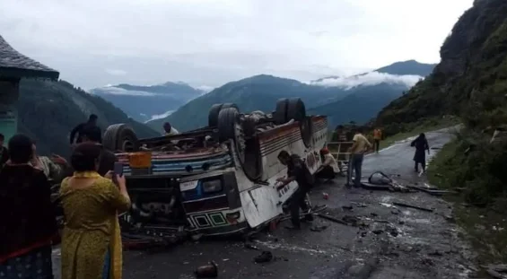 7 Killed, 11 Injured As Private Bus Overturns On Mountain Road In Himachal