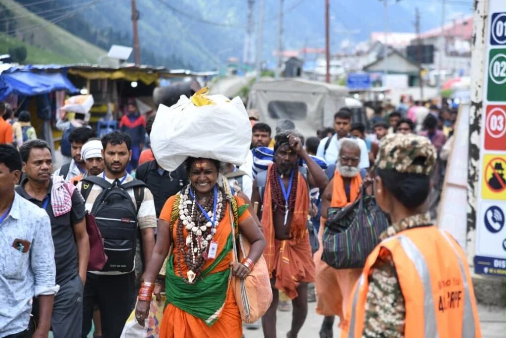 Amarnath Yatra Resumes; 1,801 Pilgrims Leave Jammu