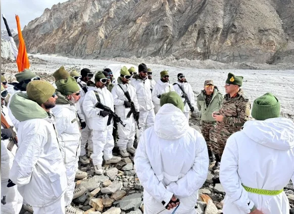 Fire and Fury Corps Chief Reviews Troops’ Operational Readiness in Siachen