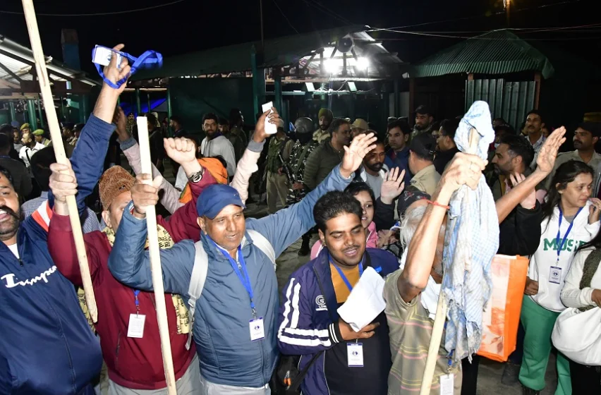 2,051 pilgrims leave Jammu base camp for Amarnath shrine in Kashmir