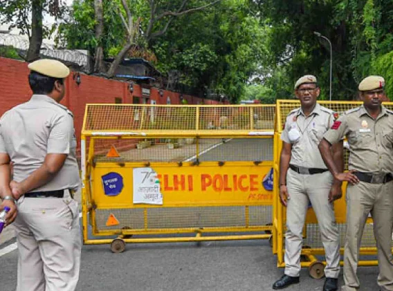 Two women journalists 'assaulted' by Delhi Police; cops refute claims