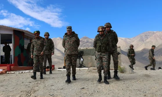 Fire & Fury Corps Chief Reviews Operational Preparedness Along LAC in Ladakh