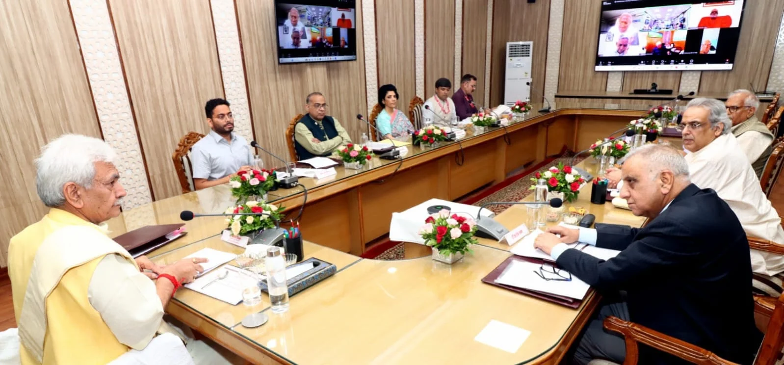 LG Manoj Sinha Chairs SMVDSB Meet to Review Offerings, Donations Management System