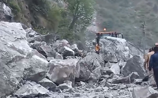 Jammu-Srinagar National Highway Closed Due To Landslide Jammu-Srinagar National Highway Closed Due To Landslide
